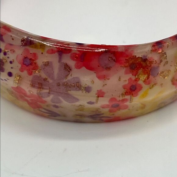 VINTAGE Floral Lucite Bangle Bracelet - Picture 5 of 6
